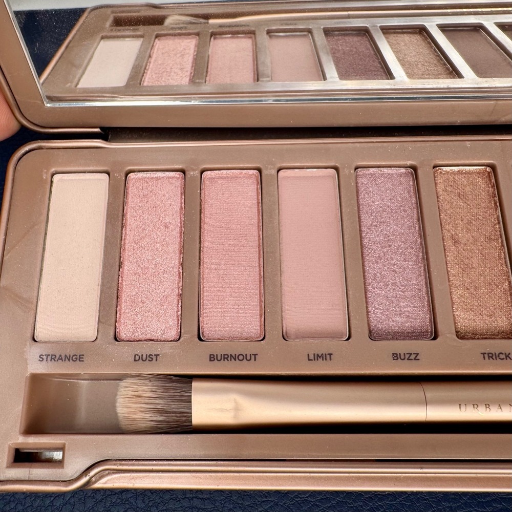 Urban Decay Naked3 Eyeshadow Palette 12 Rose Gold Neutral Shades Tin Case Brush - Picture 3 of 8
